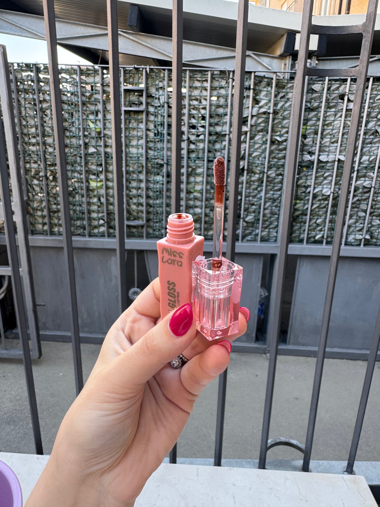 LIP GLOSS
